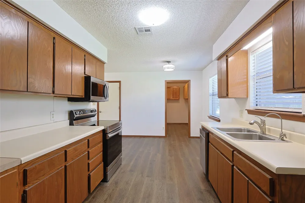 1812 Sunset Drive Eufaula, OK 74432