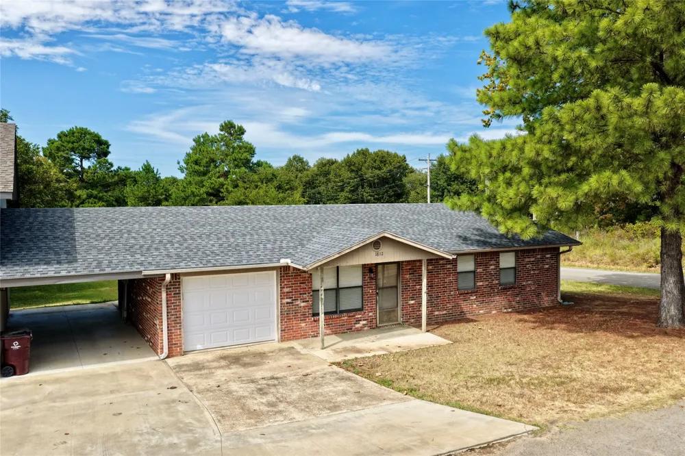 1812 Sunset Drive Eufaula, OK 74432