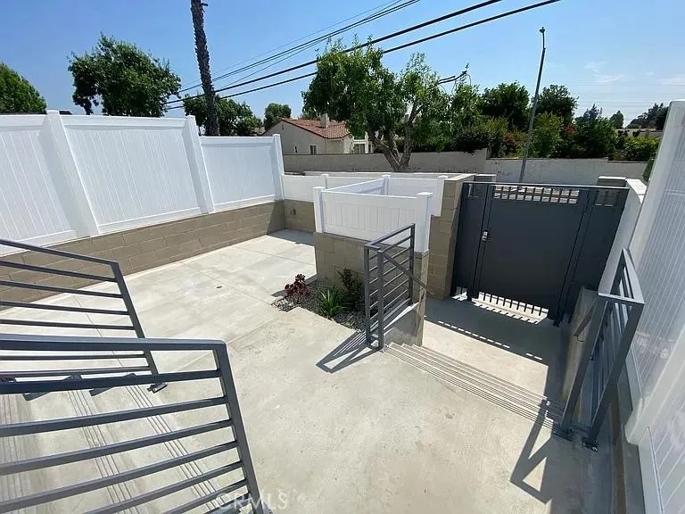 10453 Etiwanda Avenue Porter Ranch, CA 91326