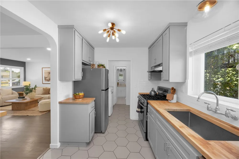 101 E 35th Long Beach, CA 90807