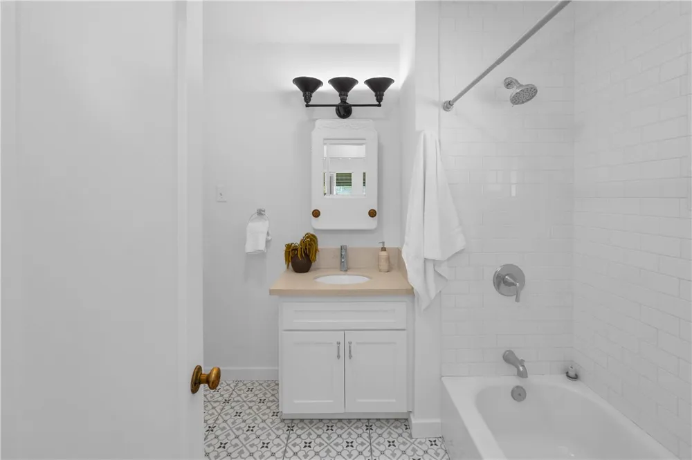 101 E 35th Long Beach, CA 90807