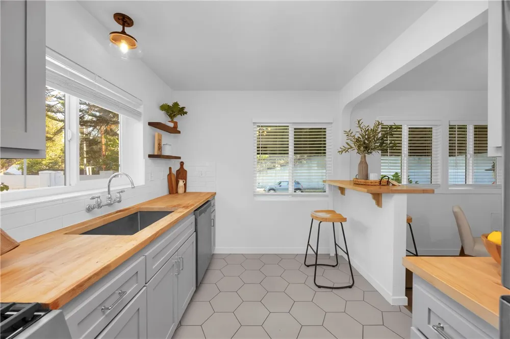 101 E 35th Long Beach, CA 90807