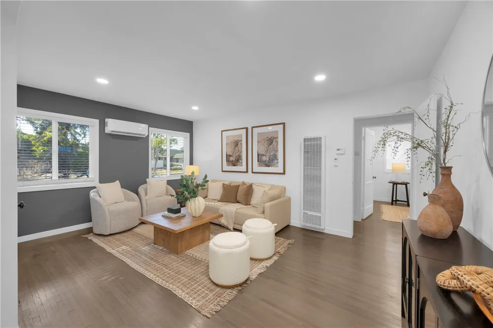 101 E 35th Long Beach, CA 90807