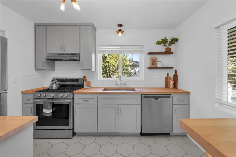 101 E 35th Long Beach, CA 90807