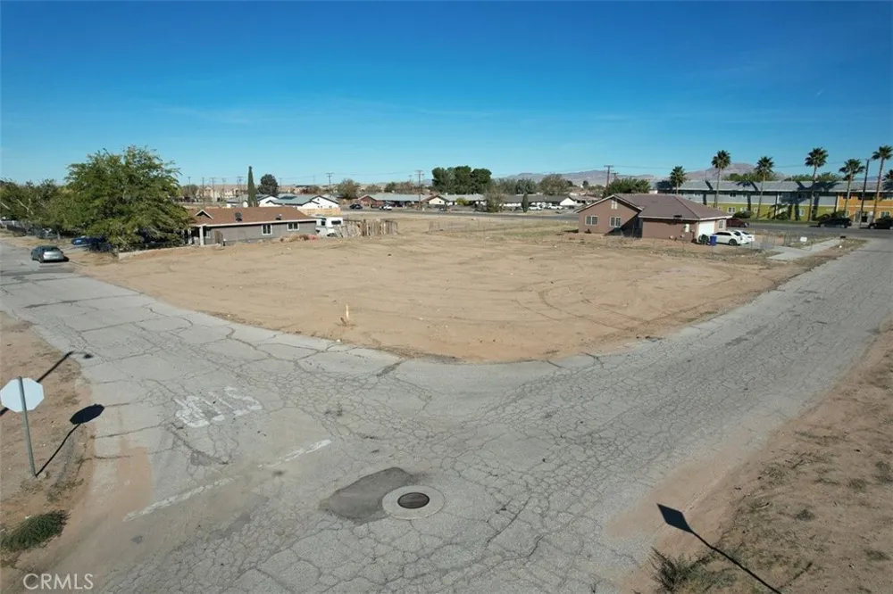 2 Hardy Adelanto, CA 92301