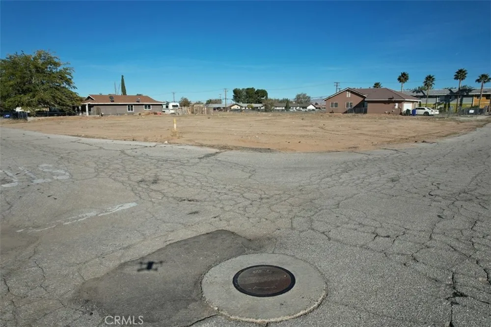 2 Hardy Adelanto, CA 92301