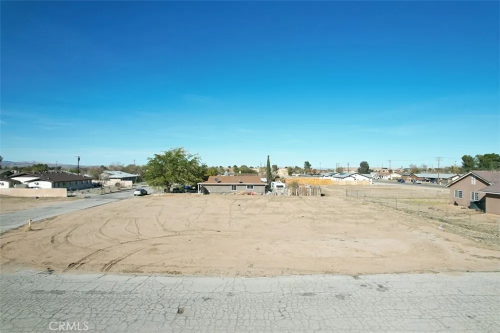 2 Hardy Adelanto, CA 92301