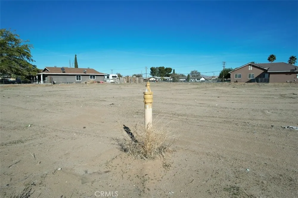 2 Hardy Adelanto, CA 92301