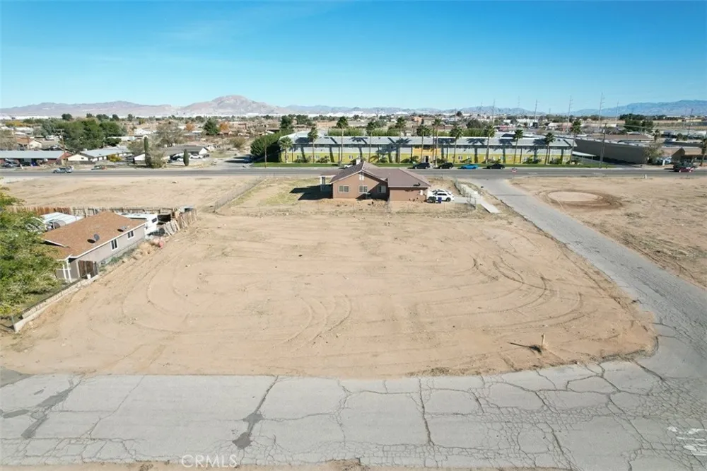 2 Hardy Adelanto, CA 92301