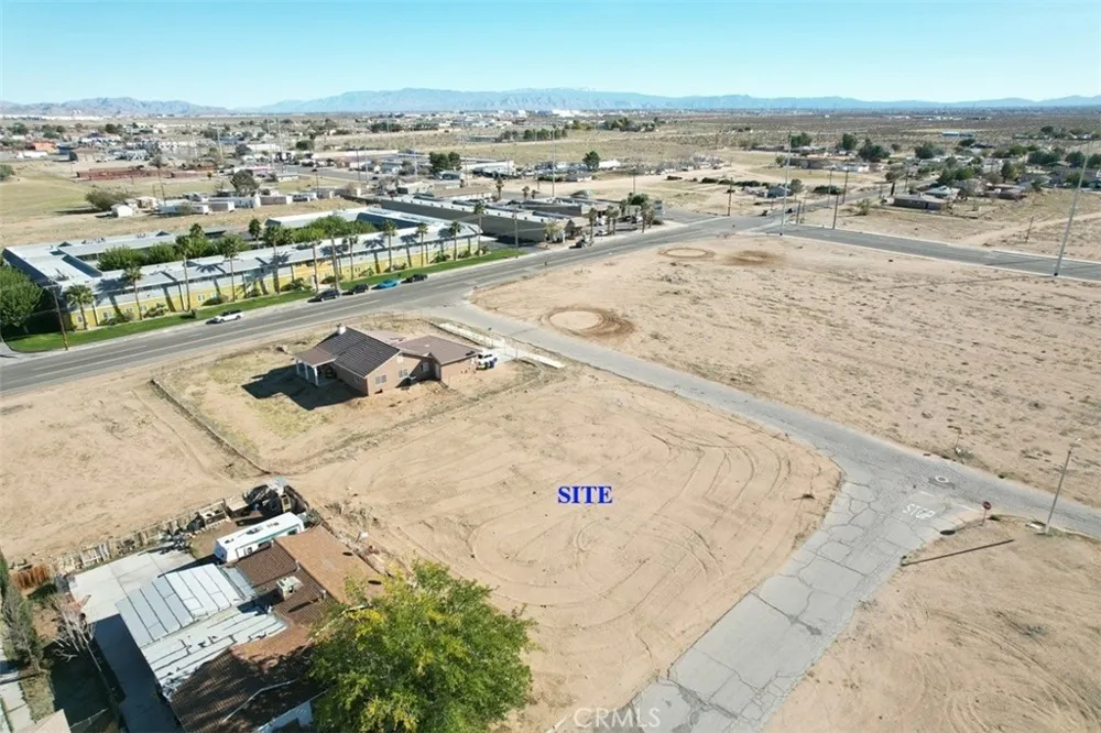 2 Hardy Adelanto, CA 92301