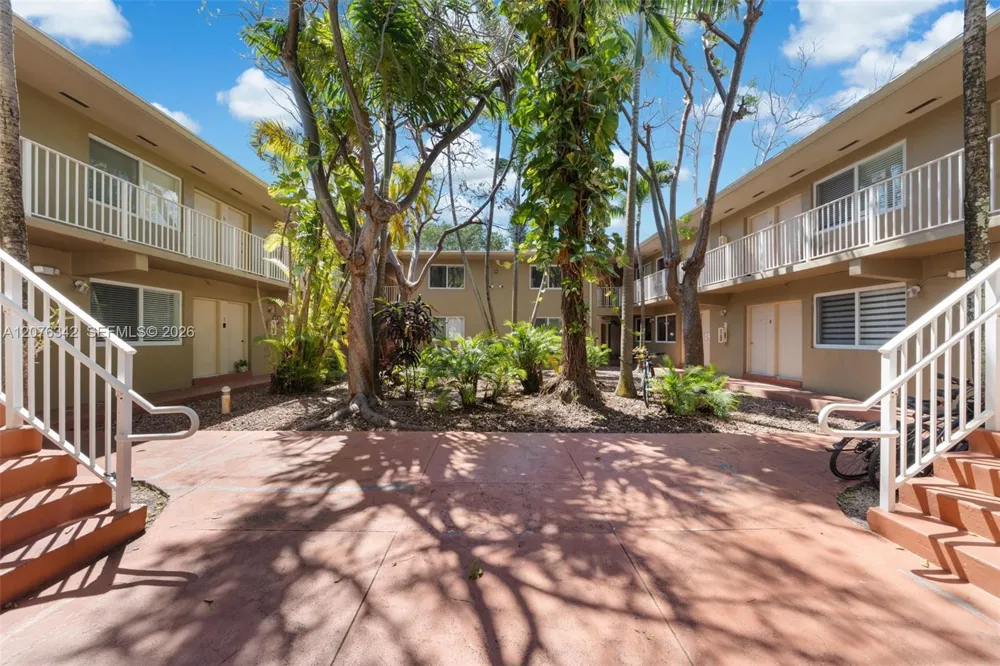 6330 SW 79th St #6 South Miami, FL 33143