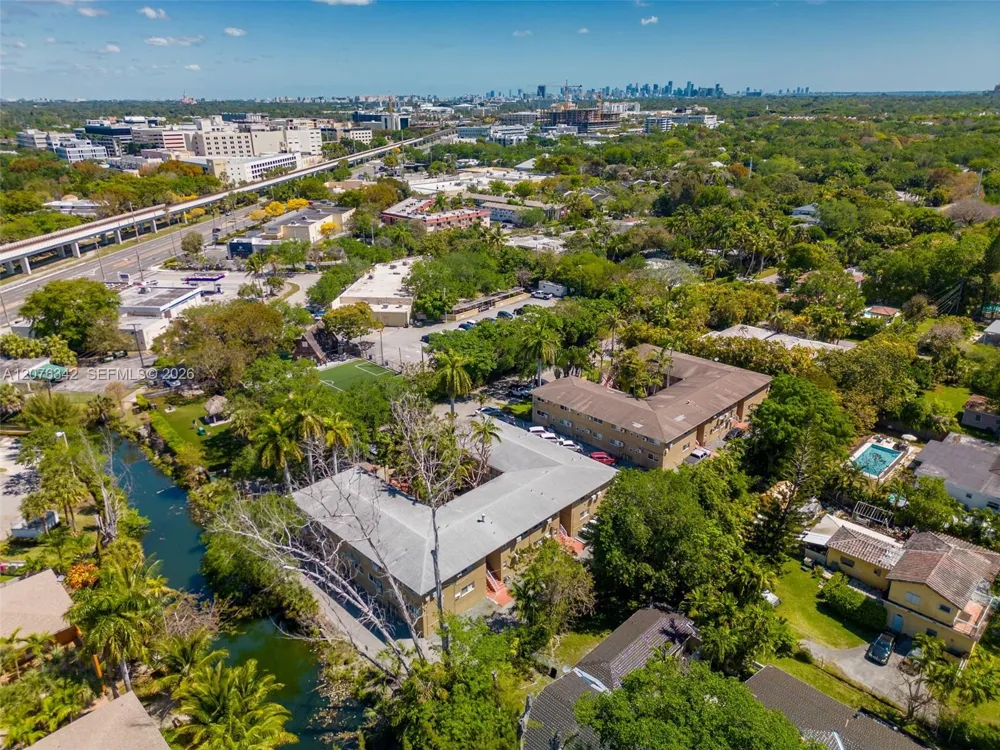 6330 SW 79th St #6 South Miami, FL 33143