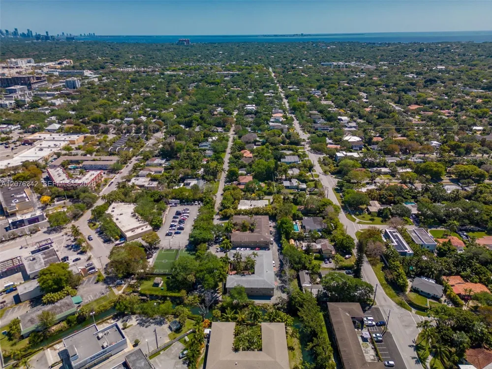 6330 SW 79th St #6 South Miami, FL 33143