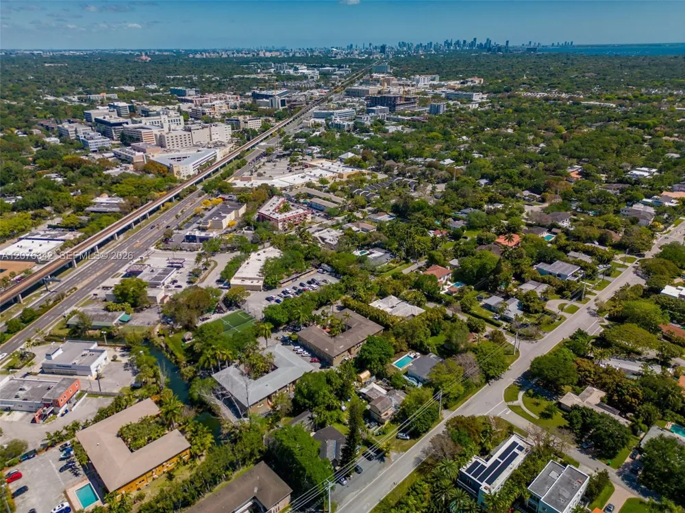 6330 SW 79th St #6 South Miami, FL 33143