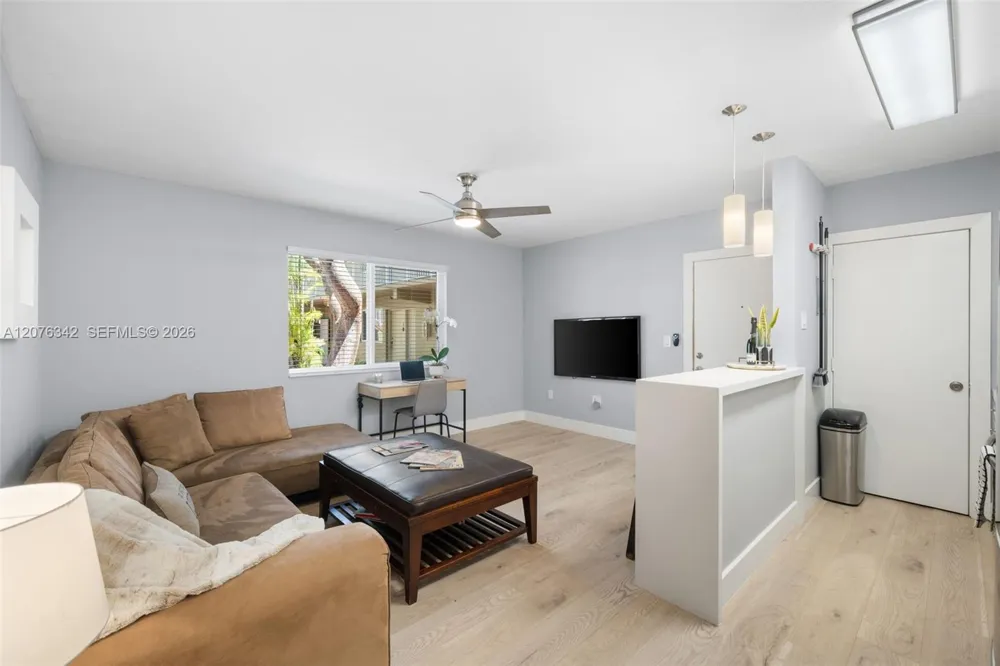 6330 SW 79th St #6 South Miami, FL 33143
