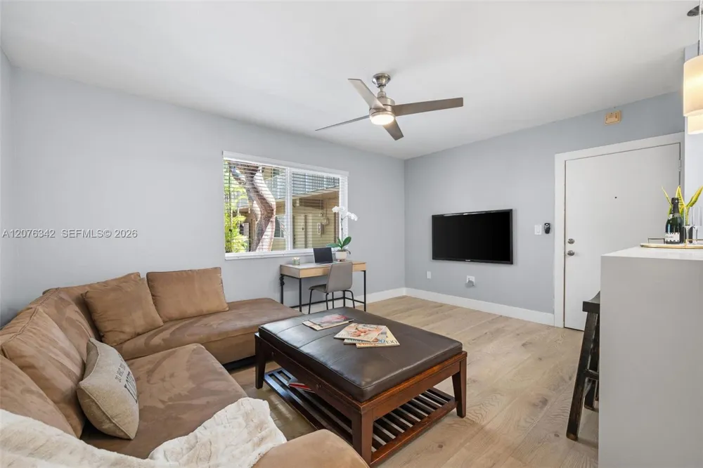 6330 SW 79th St #6 South Miami, FL 33143