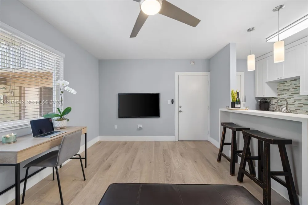 6330 SW 79th St #6 South Miami, FL 33143