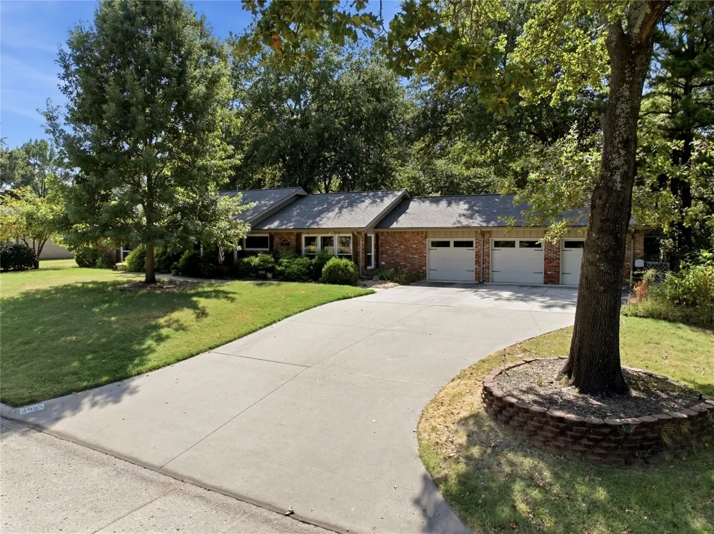 2905 Robin Lane Muskogee, OK 74403