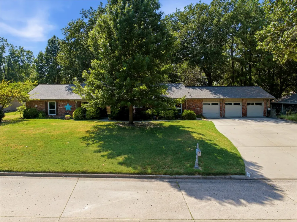 2905 Robin Lane Muskogee, OK 74403