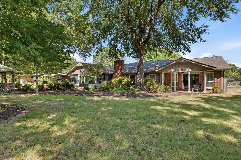 2905 Robin Lane Muskogee, OK 74403
