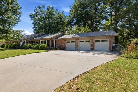 2905 Robin Lane