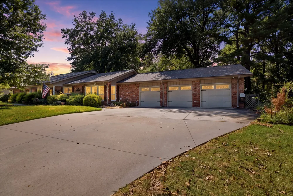 2905 Robin Lane Muskogee, OK 74403