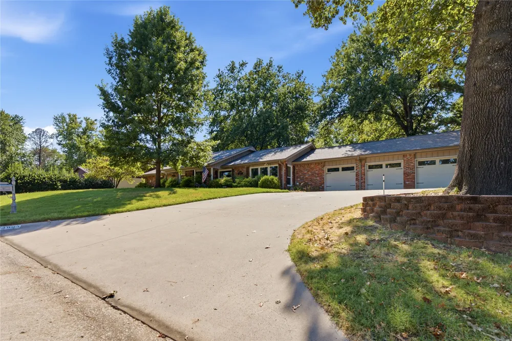 2905 Robin Lane Muskogee, OK 74403