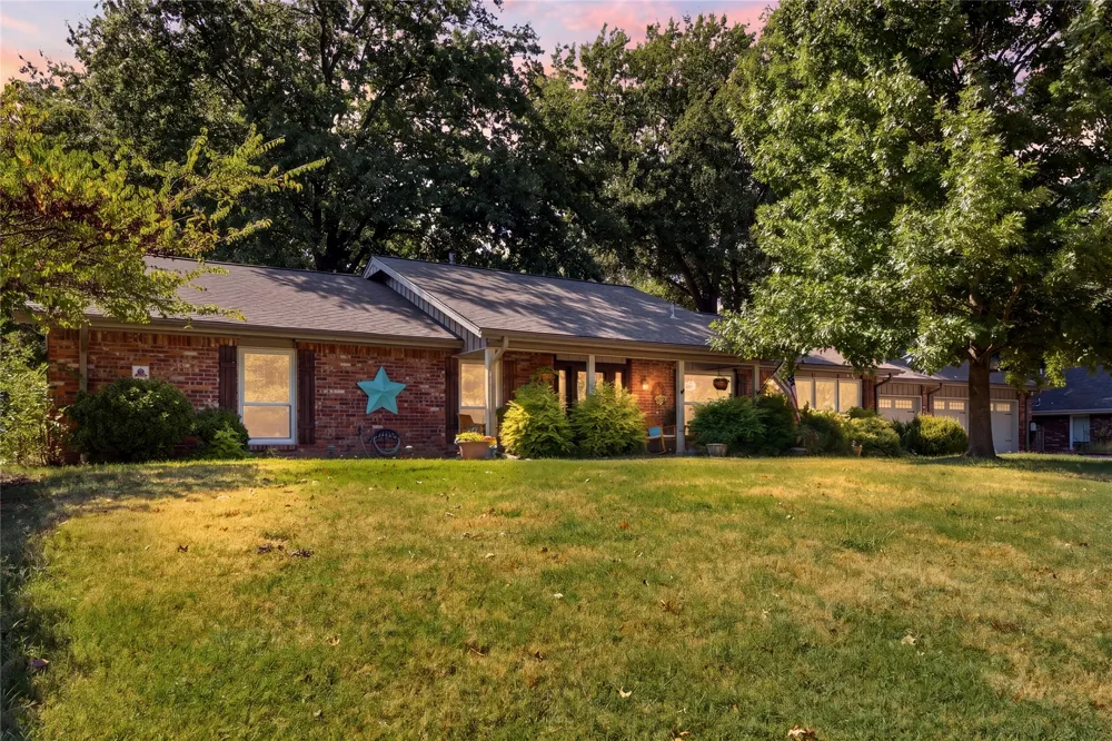 2905 Robin Lane Muskogee, OK 74403