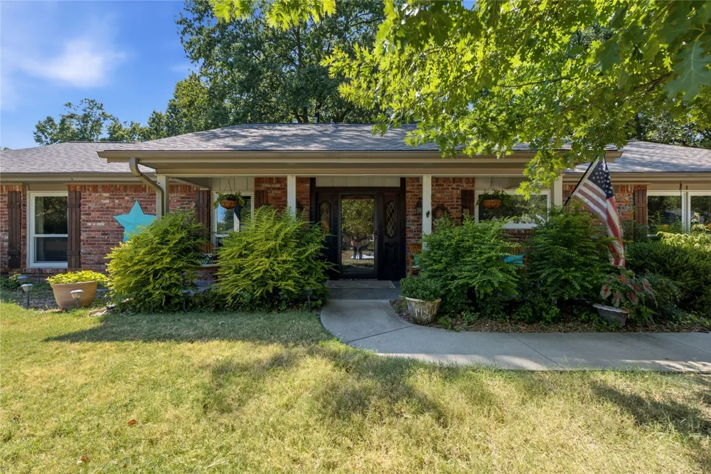 2905 Robin Lane Muskogee, OK 74403