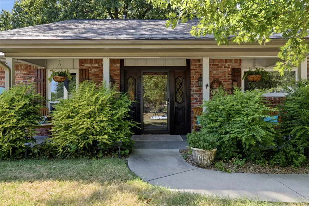 2905 Robin Lane Muskogee, OK 74403