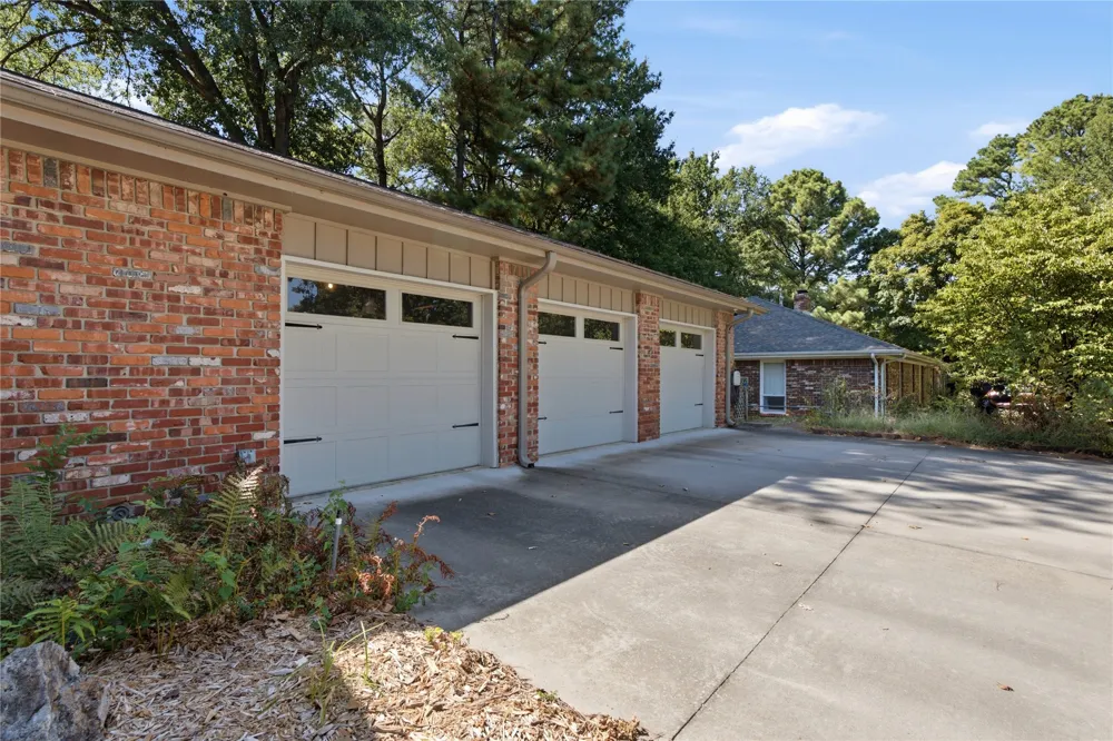 2905 Robin Lane Muskogee, OK 74403