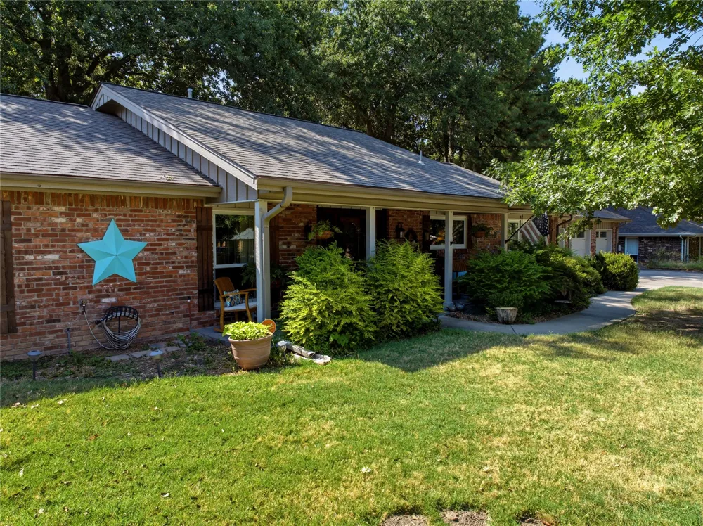 2905 Robin Lane Muskogee, OK 74403