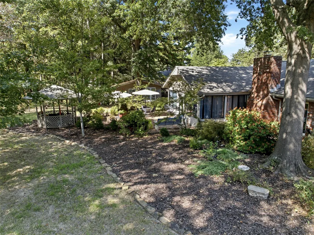 2905 Robin Lane Muskogee, OK 74403