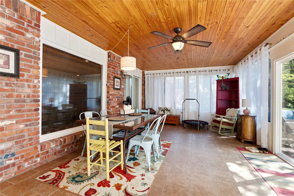 2905 Robin Lane Muskogee, OK 74403