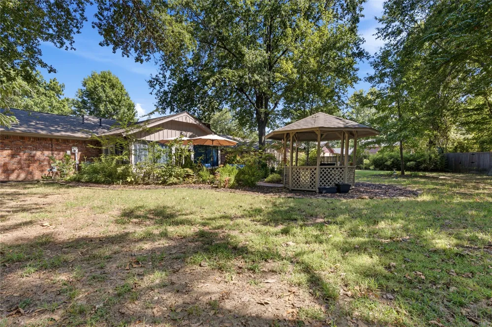2905 Robin Lane Muskogee, OK 74403