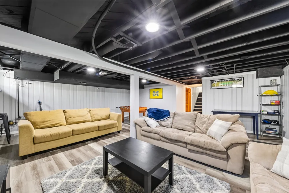 11025 Mayfield Street Livonia, MI 48150