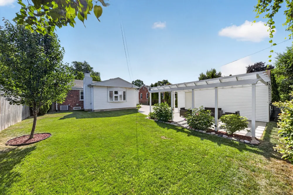 11025 Mayfield Street Livonia, MI 48150