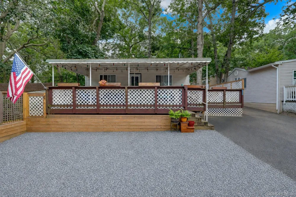 15 Cottage Road Baiting Hollow, NY 11933