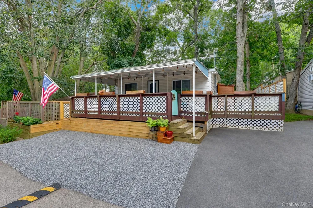 15 Cottage Road Baiting Hollow, NY 11933