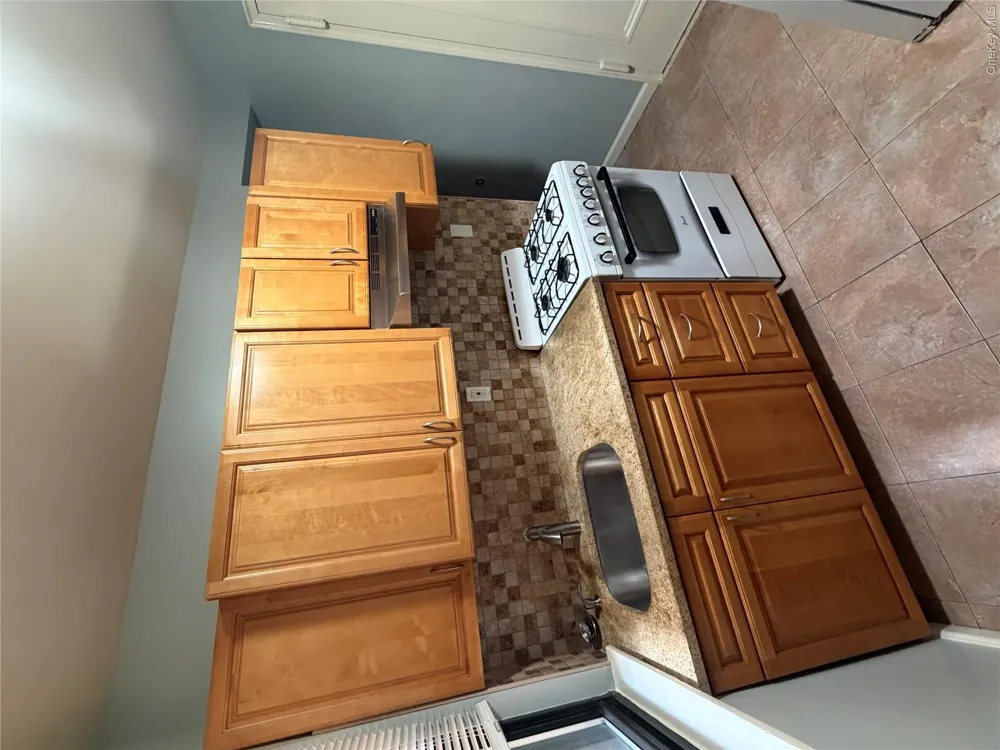 690 fairview ave #1B Ridgewood, NY 11385