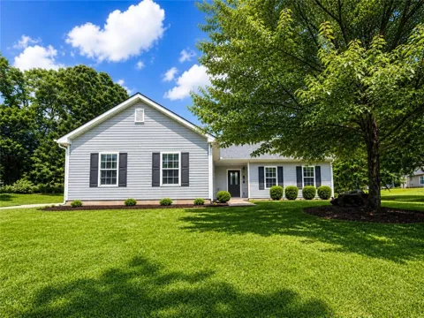 15 Riverfront Road SW