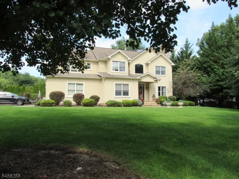 5 Pilgrim Ct Cedar Grove, NJ 07009