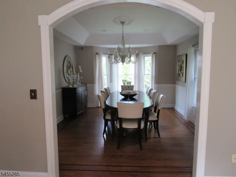 5 Pilgrim Ct Cedar Grove, NJ 07009