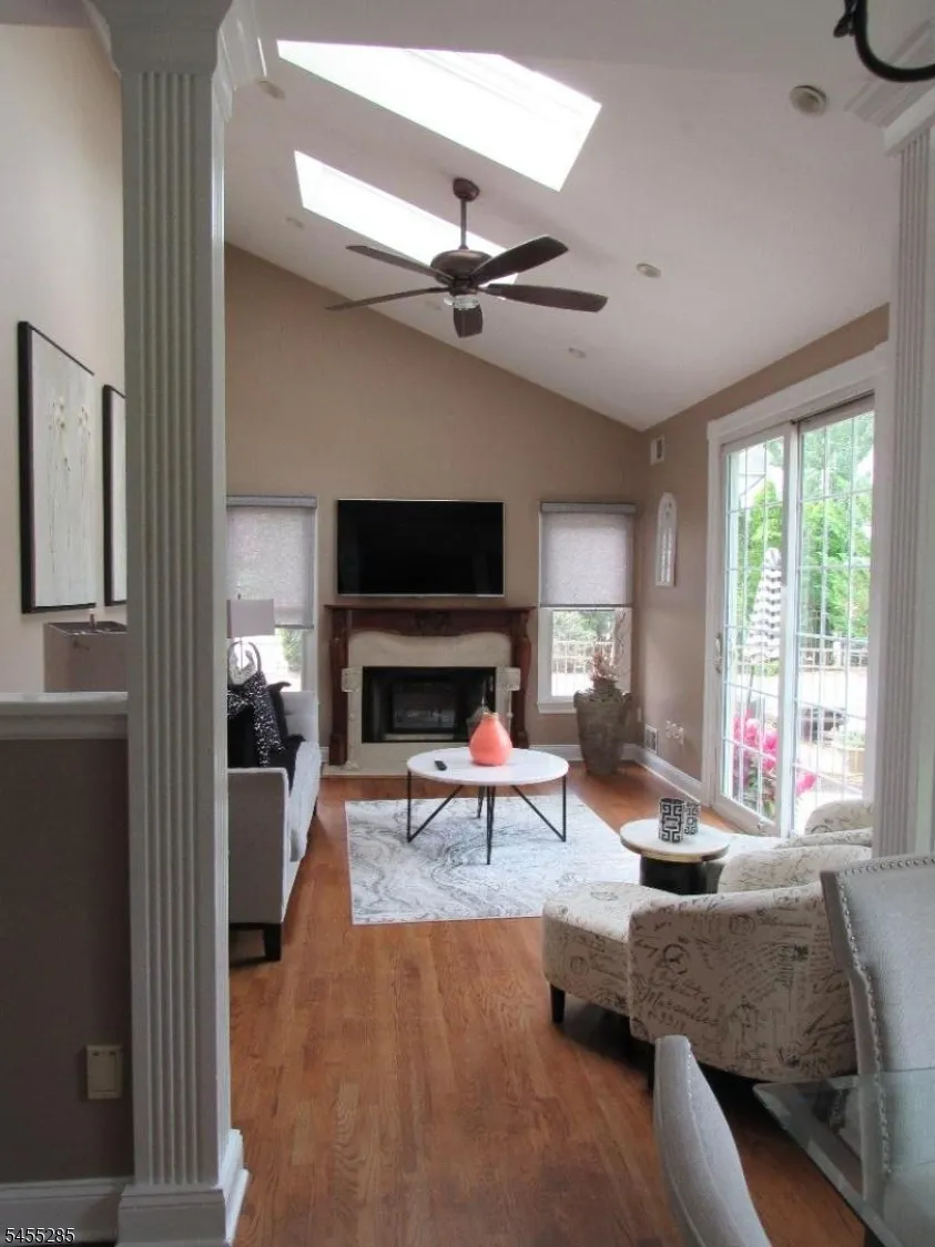 5 Pilgrim Ct Cedar Grove, NJ 07009