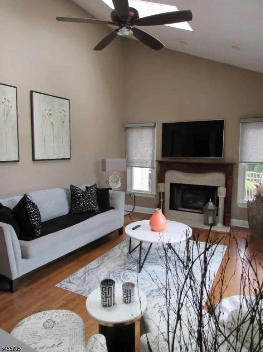 5 Pilgrim Ct Cedar Grove, NJ 07009