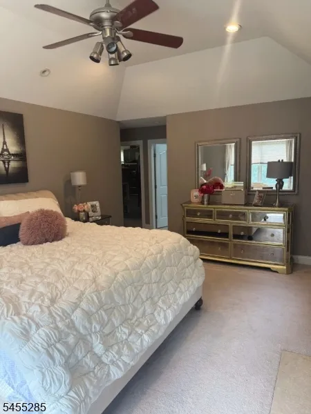 5 Pilgrim Ct Cedar Grove, NJ 07009
