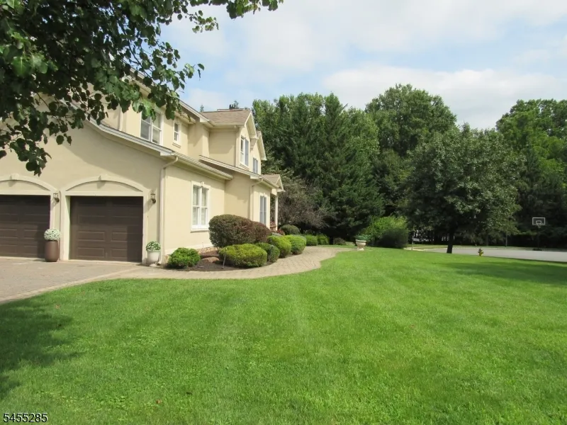 5 Pilgrim Ct Cedar Grove, NJ 07009