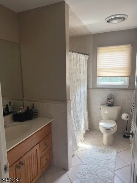5 Pilgrim Ct Cedar Grove, NJ 07009