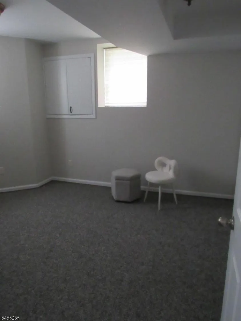 5 Pilgrim Ct Cedar Grove, NJ 07009