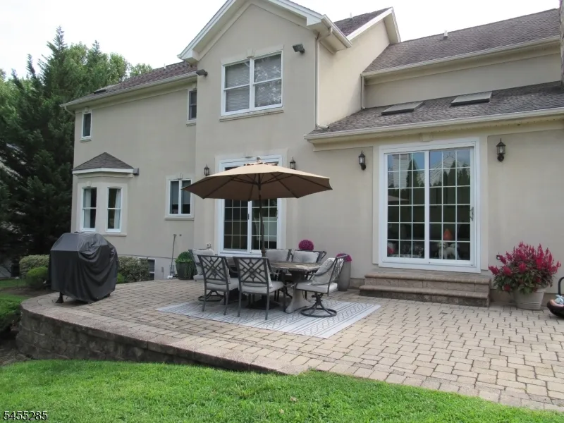 5 Pilgrim Ct Cedar Grove, NJ 07009